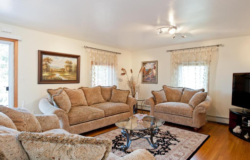 Beautiful Apartment-5 Beds-Full Kitchen-Parking-Super Clean! بوسطن المظهر الخارجي الصورة